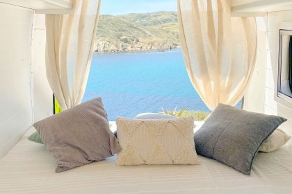 Descubre la belleza natural de Menorca con nuestro alquiler de Campers